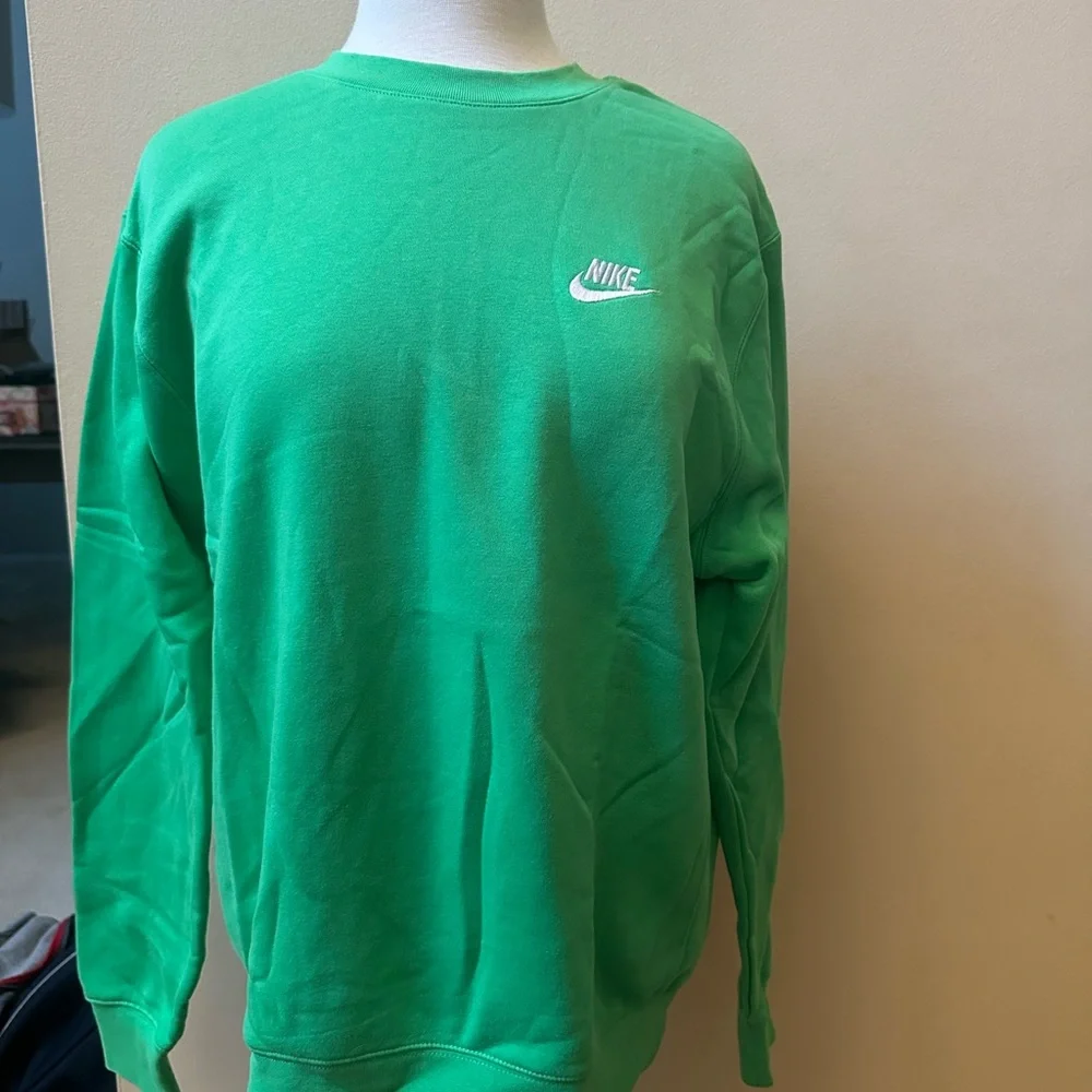 Nike Men's Green Crewneck Sweatshirt - Picture 1 of 5